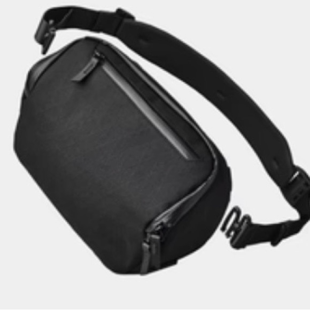 NWT Alpaka Vertex Pouch in BLACK